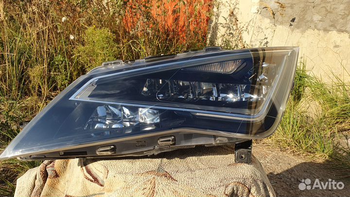 Фара левая для Seat Leon (Сеат Леон)