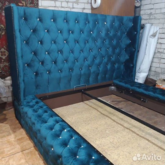 Кровать