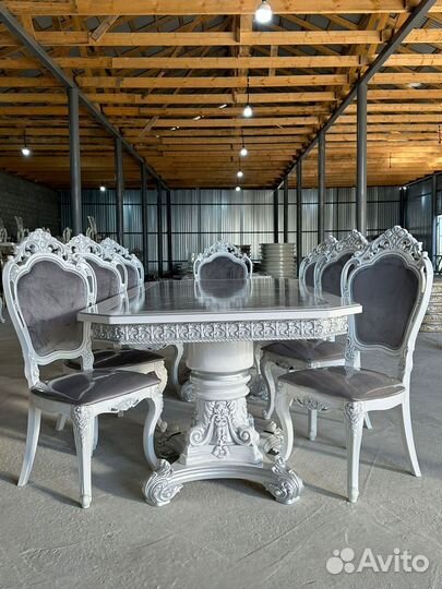 В наличии стол