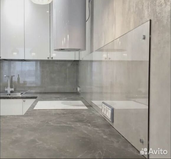 Фартук для кухни из стекла