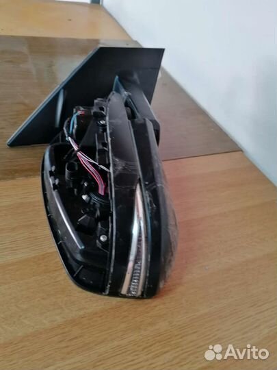 Боковое зеркало