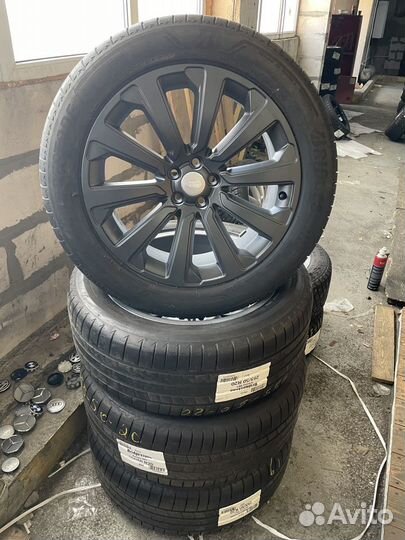 Оригинальные колеса на Range Rover Velar R20