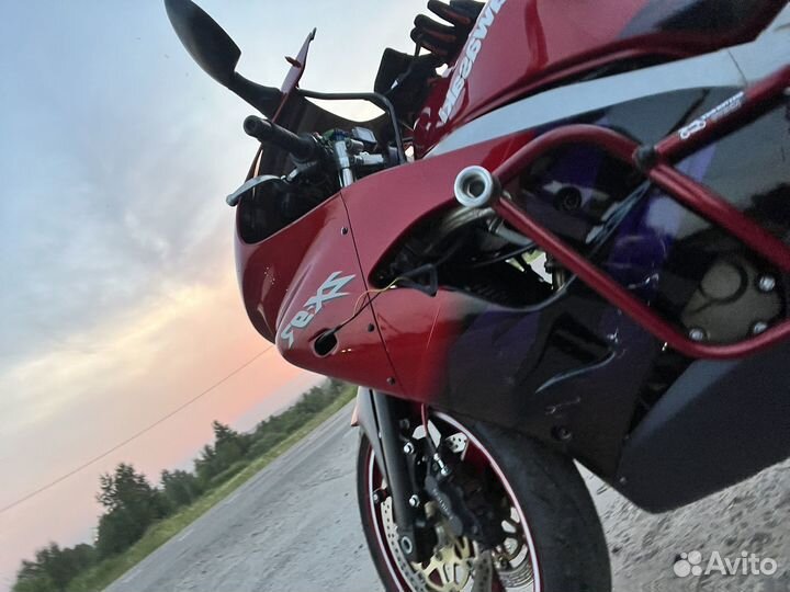 Продам кавасаки zx9r