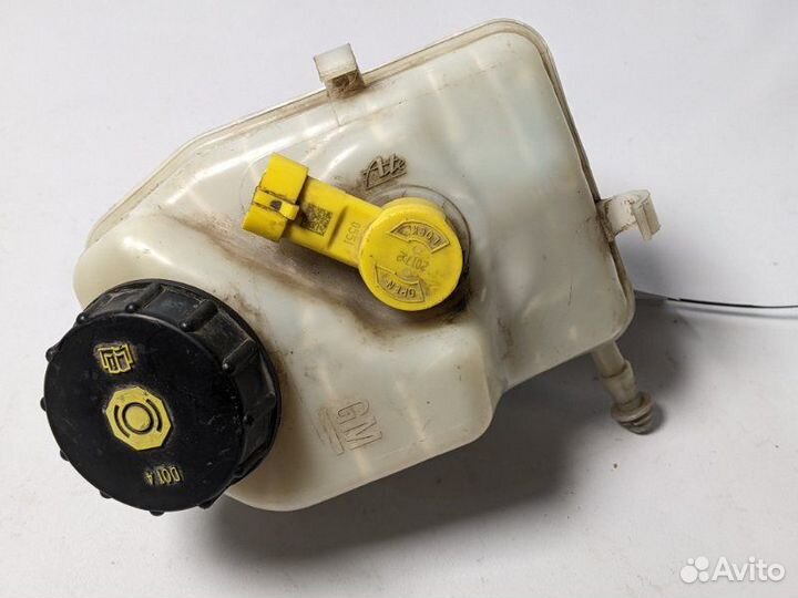 Бачок главного тормозного цилиндра Opel Astra J