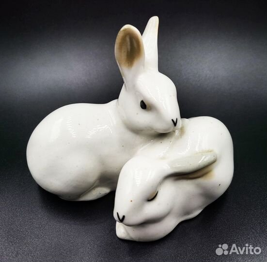 Фарфоровая статуэтка Зайчики Артель Прогресс 1950е