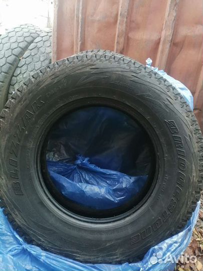 Bridgestone Blizzak DM-V1 23.5/75 R17