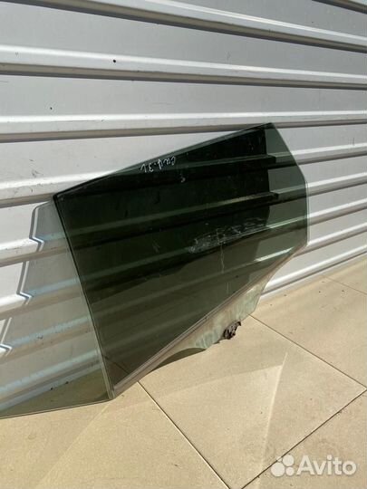 Стекло двери заднее левое Kia Ceed (ED)