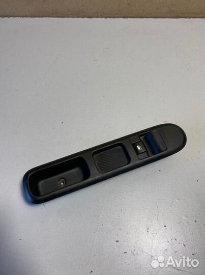 Кнопка стеклоподъемника передняя правая Peugeot