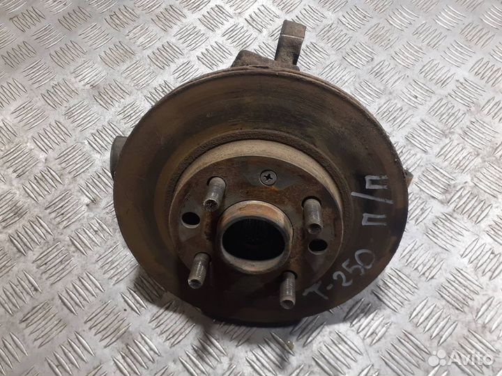 Кулак (ступица) передний правый Chevrolet Aveo