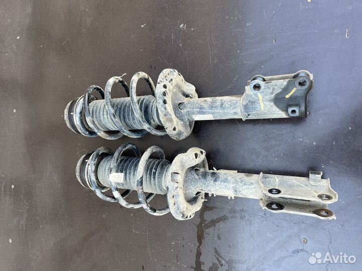 Стойка передняя левая Kia Rio 4, Hyundai Solaris 2