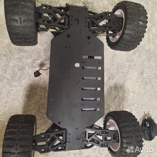 Радиоуправляемая машина (две)