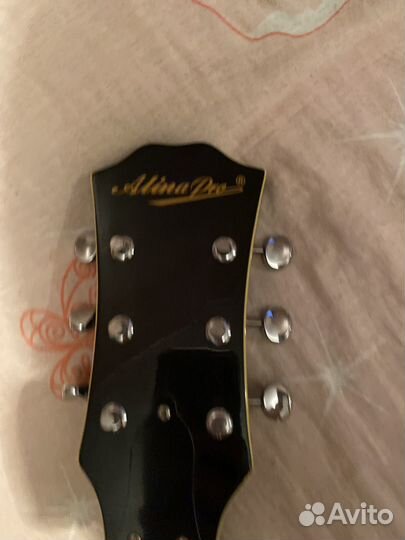 Электрогитара