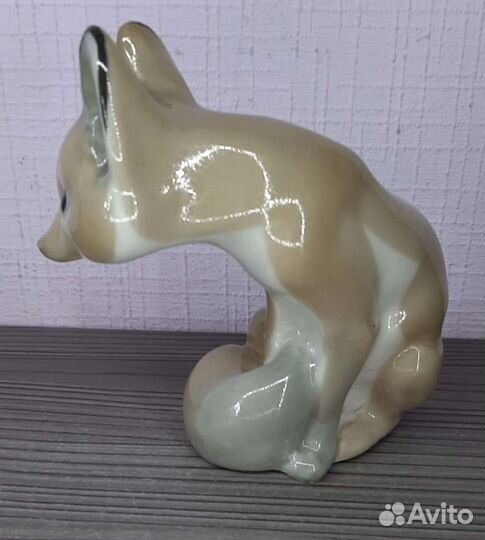 Фарфоровые статуэтки. Лисы, рысь