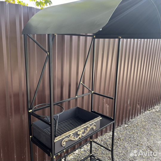 Мангал с крышей