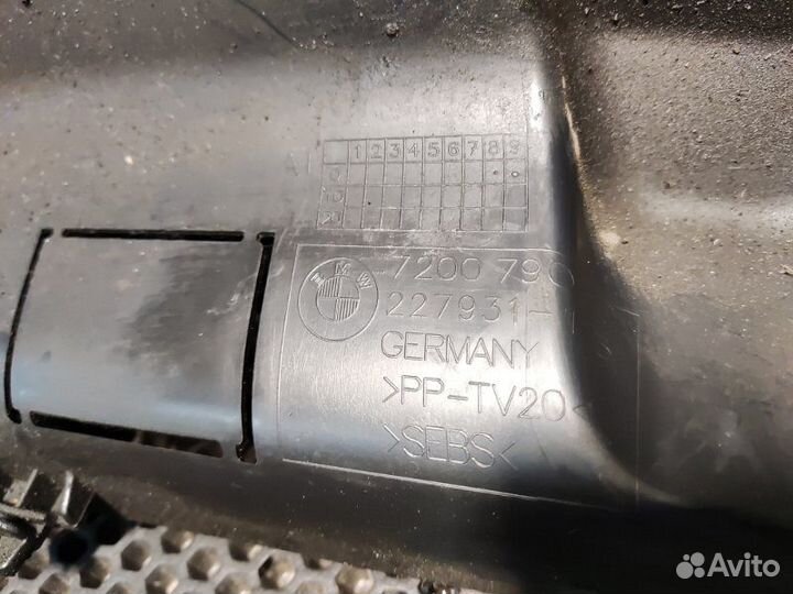 Воздухозаборник передний Bmw 550Ix F10 N63 2010