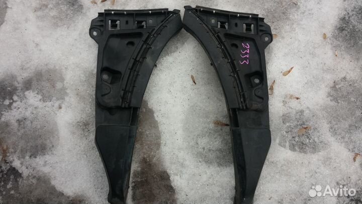 Volvo XC90 1 2002-2015г кронштейн крепление крыла