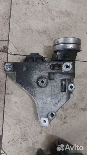 Кронштейн генератора Volkswagen Tiguan