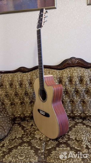 Акустическая гитара