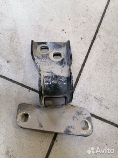 Петля багажника правая Opel Astra J GTC