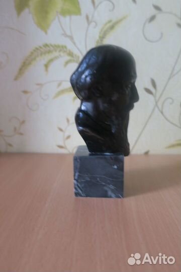 Касли Бюст Некрасова