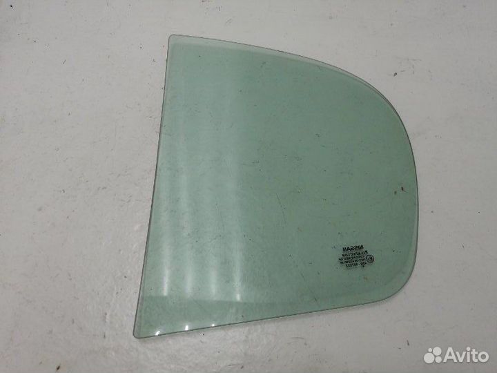 Стекло двери (форточка) заднее правое Nissan