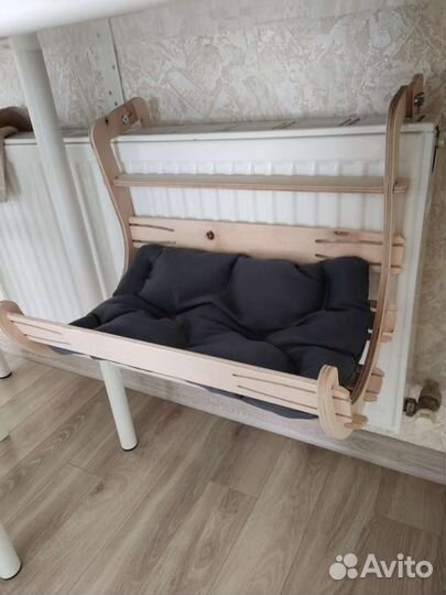 Лежанка подвесная на батарею для кошек