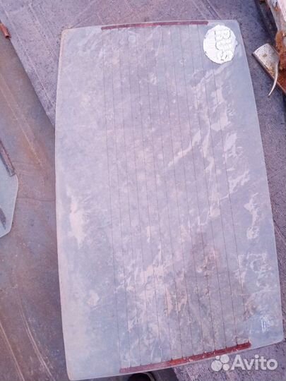 Заднее стекло на 99-ую