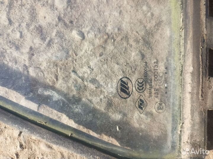 Стекло глухое заднее правое Lifan Smily