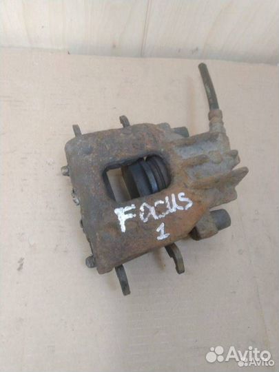 Суппорт тормозной передний правый Ford Focus