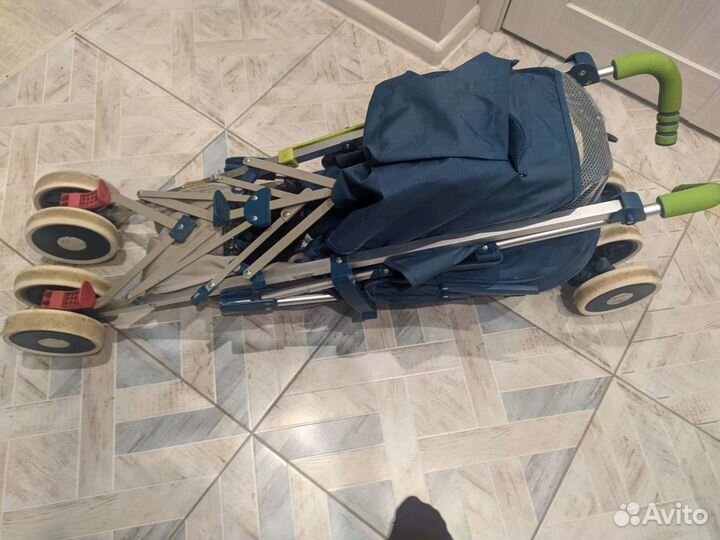 Прогулочная коляска трость