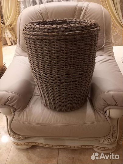 Кашпо из искусственного ротанга