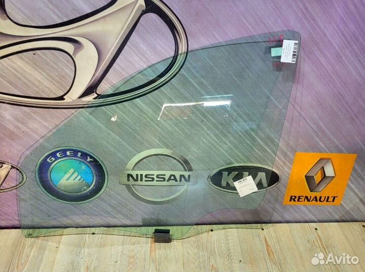 Стекло боковое двери Renault logan Лев