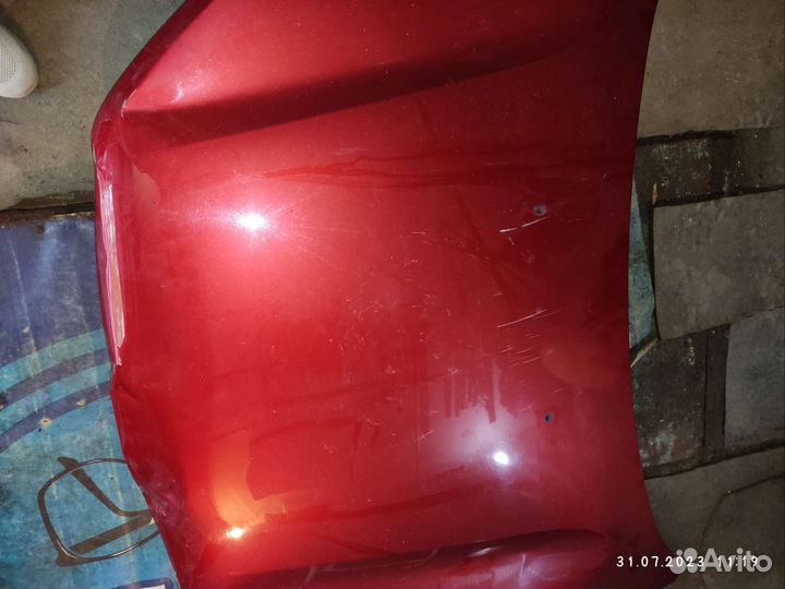 Капот на LADA vesta