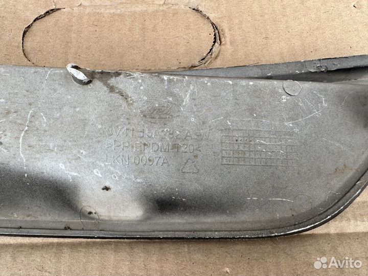 Накладка бампера передняя левая Ford Kuga 1