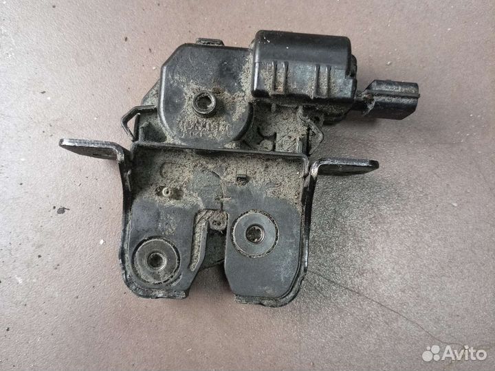 Рено Меган 3 замок крышки багажника