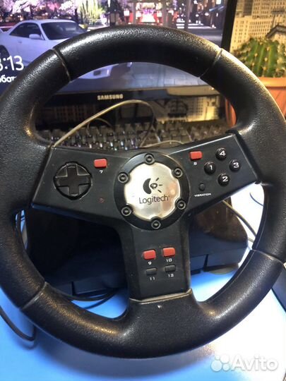 Игровой руль с педалями