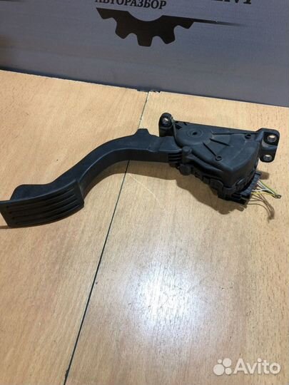 Педаль газа Ford Focus