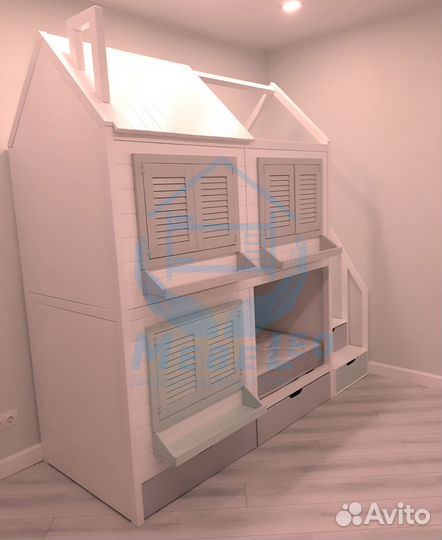 Двухъярусная кровать