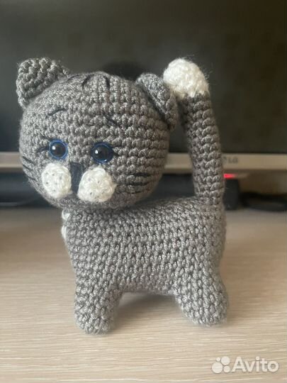 Подарки на 8 марта - милые вязаные котята