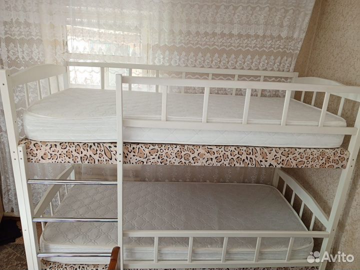 Детская двухярусная кровать