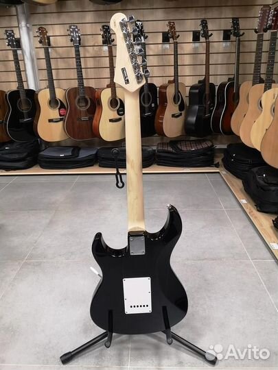 Электрогитара Yamaha Pacifica 012BL