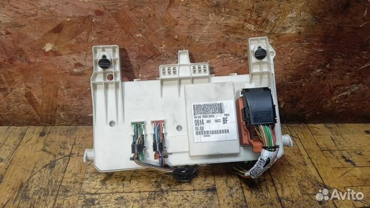 Блок предохранителей салонный Ford Focus II (2005