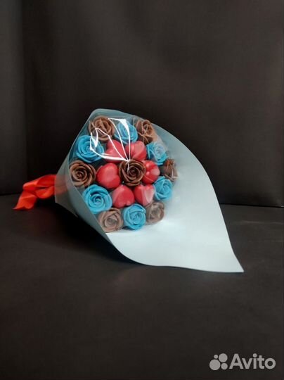 Букет - 19 Шоколадных Роз и Сердец