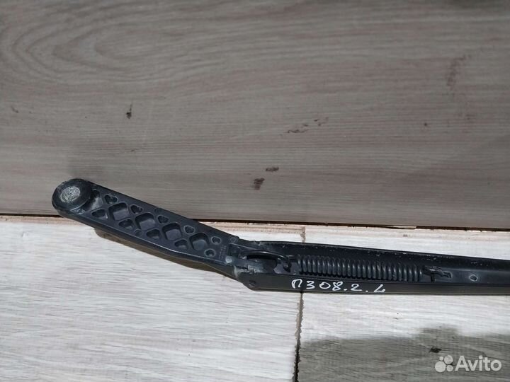 Поводок дворника Peugeot 308 поводки стеклоочистит