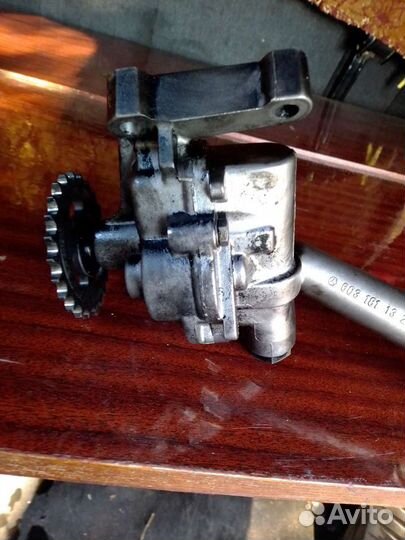 Насос масляный на Мерседес. 601 двигатель. Дизель