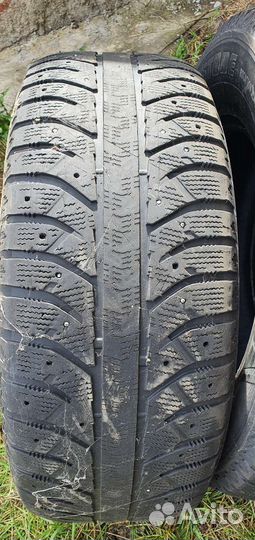Bridgestone Ice Cruiser 7000 285/65 R17