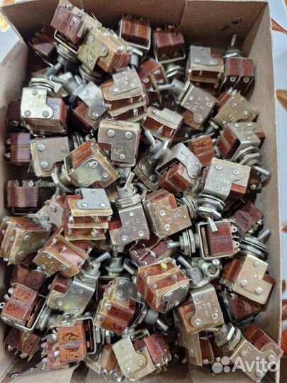 Тумблеры кнопки переключатели