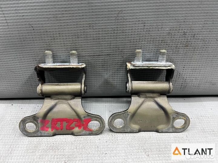 Петля дверная передний правый toyota avensis