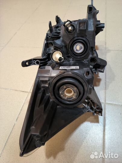 Фара левая для Toyota Auris E150