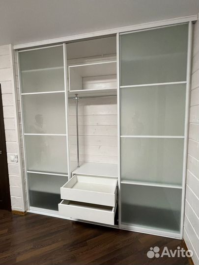 Белый шкаф